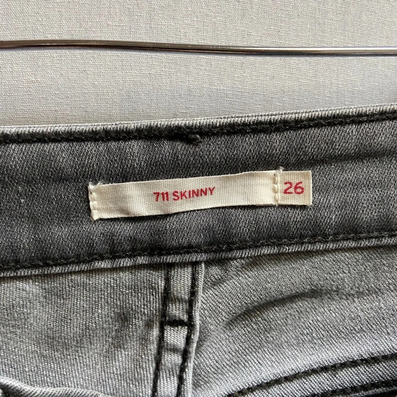 Levi’s 711 low rise skinny distressed black denim jeans Sz  26 - Picture 6 of 9